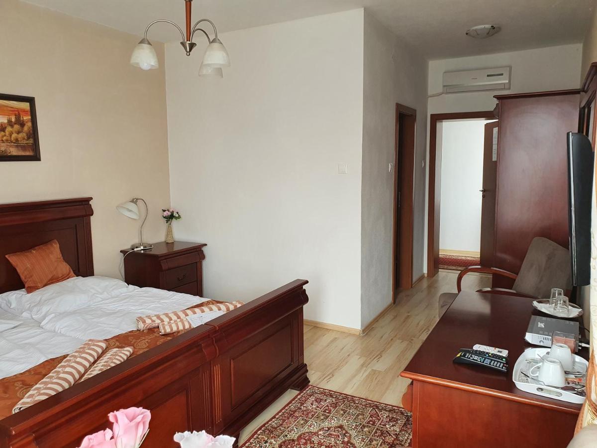 Hotel Oko Nitra Exterior photo